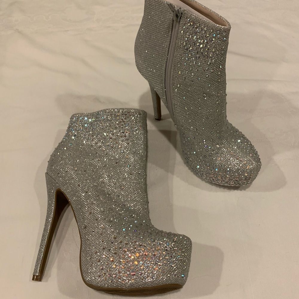 Lauren Lorraine 8.5 Silver Rhinestone Sparkle Boot